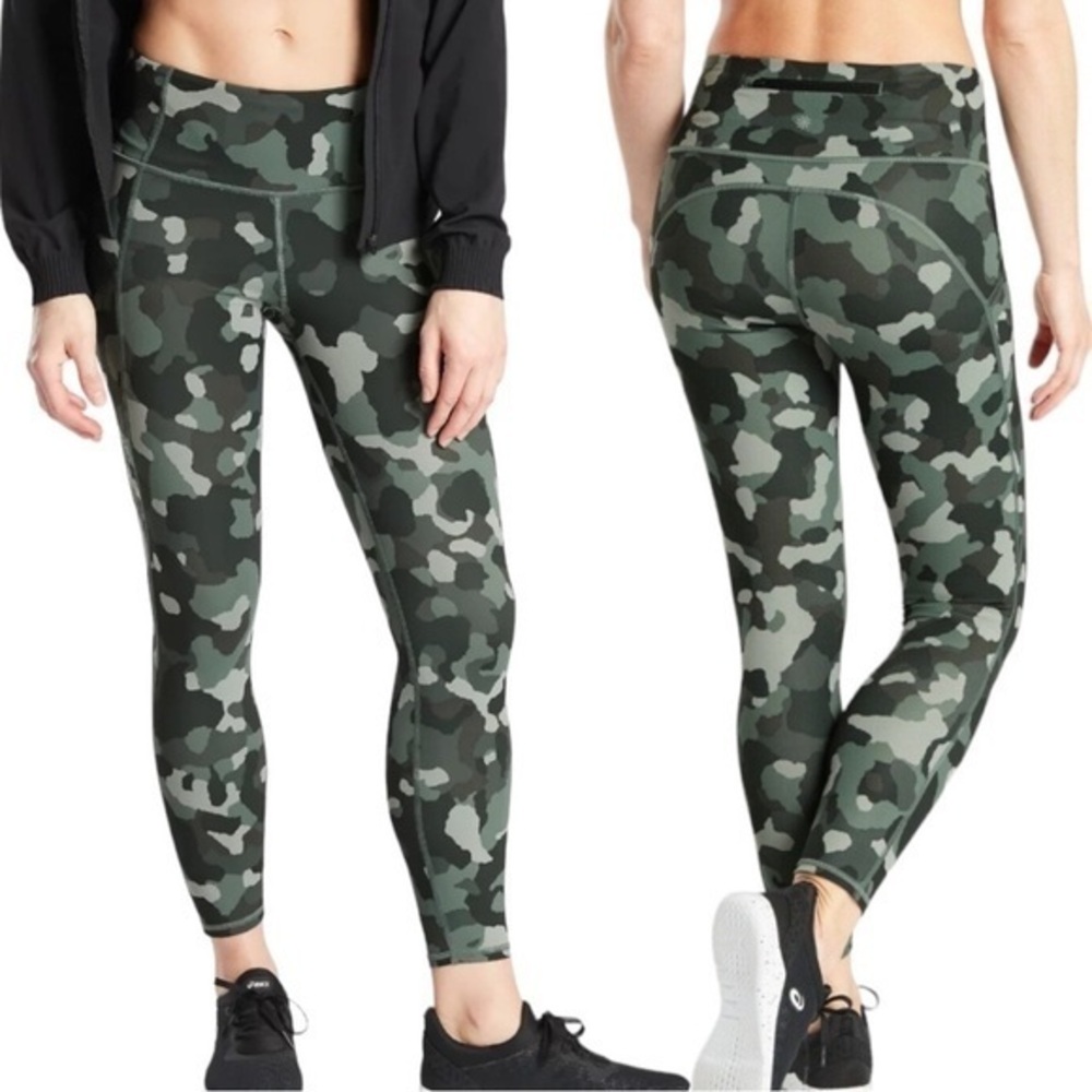 Athleta Lightning Camo 7/8 Tight in Green Camouflage size XS